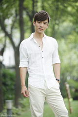 组图：魏千翔最新素颜写真 文艺青年清新气质