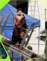 组图：奥兰多-布鲁姆华丽服饰亮相《三个火枪手》