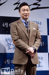 组图：郑在泳李成民宣传新片《彷徨之刃》