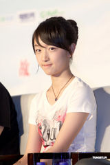 组图：《山楂树》发布会 周冬雨窦骁清纯造型亮相