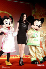 幻灯图集：陈慧琳为香港迪斯尼造势 献歌温情洋溢