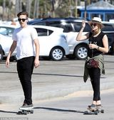 组图：贝克汉姆15岁长子女友靓照 美艳动人如仙子