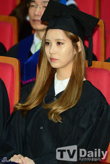 组图：少女时代徐贤出席毕业礼美翻 被授功劳奖