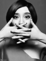 组图：唐艺昕曝黑白质感写真 情绪拼图诠释本真