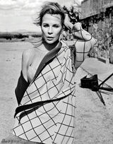 组图：影后贝辛格风格大片 年过60体态仍完美