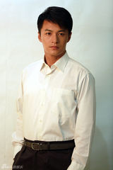 组图：郑国霖《一个梦》曝定妆照 显男人本色