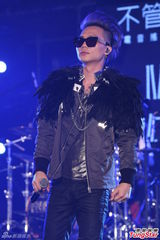 组图：MP《战舞》持续放电 嘎嘎低调避谈安心亚