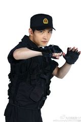 组图：杨洋荧屏形象帅气 根红苗正练舞蹈出身