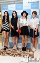 组图：爱豆总动员 金亨俊2PM灿盛出席时尚活动