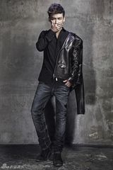 组图：叶项明性感邪魅风写真似偶像版吸血鬼