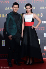 组图：华谊二十周年庆生黄晓明Baby甜蜜耳语