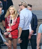 组图：超杀女布鲁克林撇传闻再度约会 谈笑风生