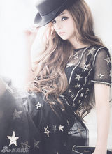 策划:逆生长典范！37岁安室奈美惠仍似17岁少女