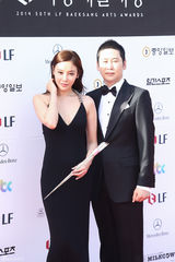 独家高清：又是一年百想红毯 众星云集争奇斗艳