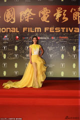 组图：李冰冰黄色礼服美艳 薄纱裙长腿若隐若现