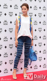 组图：EXO亮相引粉丝围堵致交通瘫痪