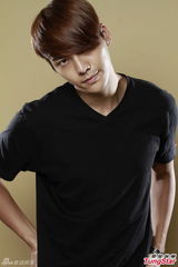 组图：陈伟霆帅气写真曝光 变身忧郁王子