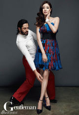 组图：韩星金莎朗拍写真 深V开叉露丰胸美腿