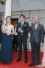 组图：Rain称生日要吃顿好的 避谈女友金泰希(金泰熙)