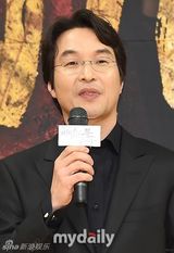 组图：《秘密之门》发布会 韩石圭等低调亮相