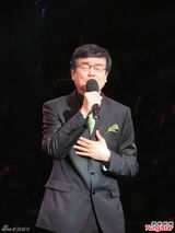 组图：黄百鸣结婚44周年 凭歌寄意示爱太太