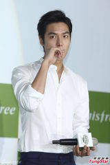 组图：长腿男神李敏镐旋风访台 吐舌卖萌玩不停