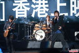组图：五月天香港开唱 黄伟文台下当粉丝