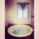 组图：美女硕士毕业抱儿子怀女儿被赞人生赢家