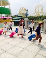 组图：吴亦凡芒果台捞金 搭档宋茜加盟潮童假期