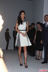 组图：全智贤靓丽出席代言活动 展现天使般微笑