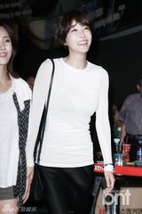 组图：《吸血鬼》试映 崔允英等宣传新作