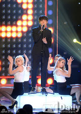 组图：《冠军秀》精彩无限 VIXX夺冠喜极而泣