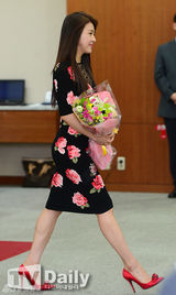 组图：河智苑任宣传大使 旗袍尽显优雅气质