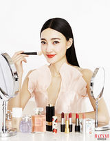 组图：王丽坤封面写真 糖果彩妆俏皮演绎时尚