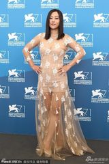 组图：郝蕾亮相威尼斯 花瓣透视纱裙爆乳