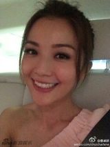 组图：郑希怡梁学储香港办婚礼 阿sa阿娇当伴娘