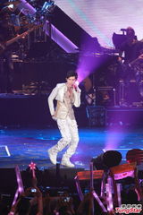 组图：周杰伦香港演唱会落幕 陈奕迅台上力挺