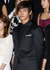 高清图：SM家族演唱会发布会 艺人全员出席