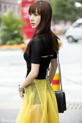 组图：李菲儿夏日写真曝光 清新纯美气质出众