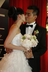 组图：陈龙章龄之完婚 现场亲吻群星道贺