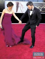 组图：众星情侣夫妻档携手奥斯卡红毯拼恩爱