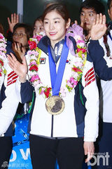 组图：韩花滑女王金妍儿等结束冬奥会归国