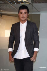 组图：李铭顺台湾拍新戏 林心如大方邀约范文芳