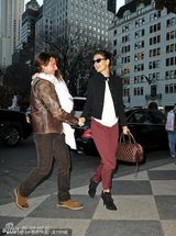 组图：阿汤哥牵妻抱女其乐融融 苏瑞甩发迷倒老汤