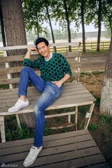 组图：高云翔演绎阳光学院风 嘟嘴眯眼卖萌