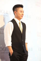 组图：何炅叶璇许茹芸等群星出席时尚盛典