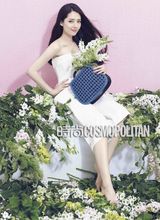 组图：郭碧婷登时尚杂志 徜徉花海清新扑面