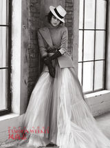 组图：胡杏儿黑白复古大片 玩转性感混搭风