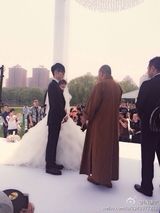 组图：延参法师为李行亮主婚 李炜陈翔任伴郎