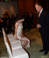 组图：林志玲裸背翘臀露美腿 遭老外偷瞄